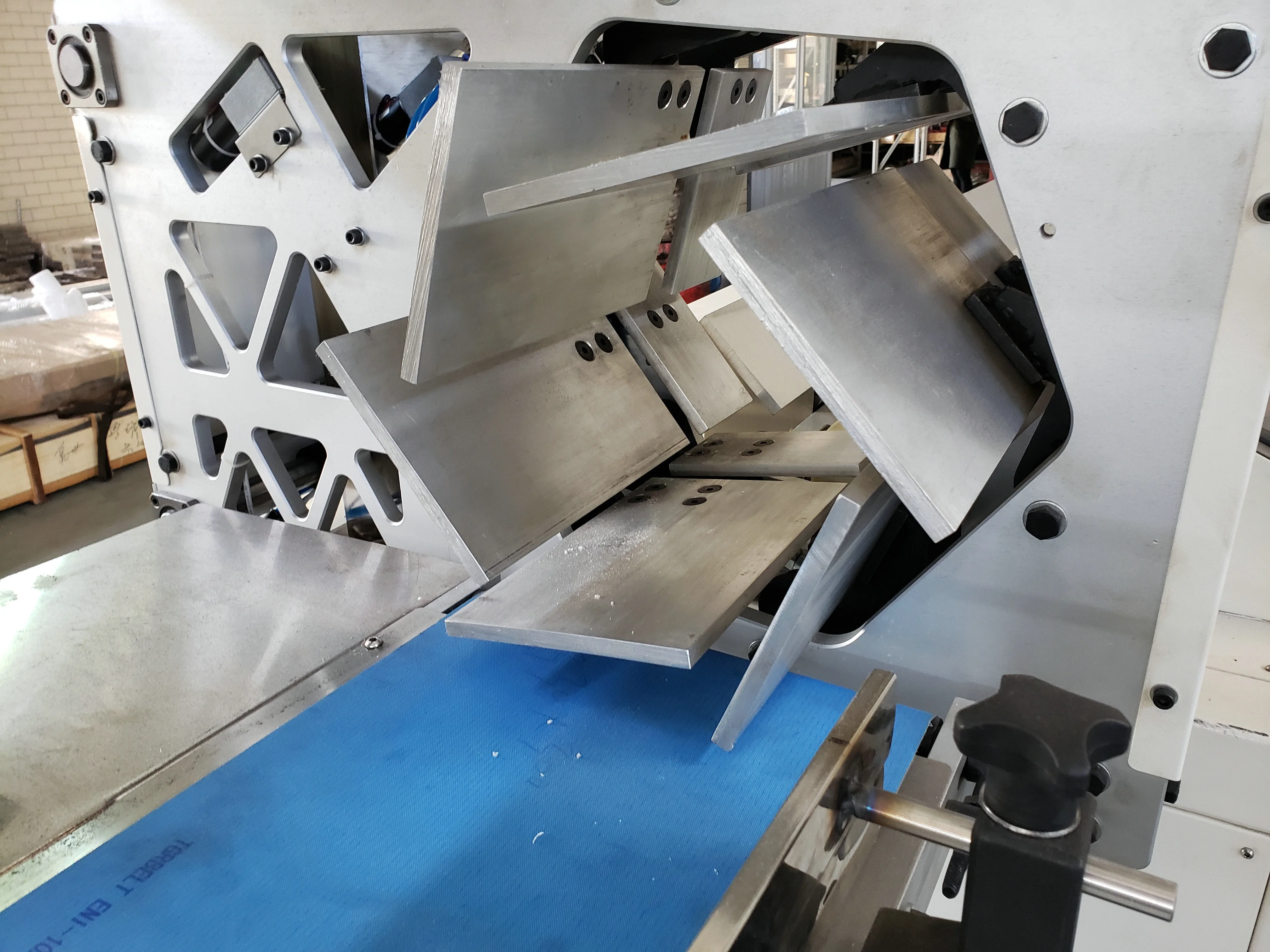 2600mm automatic industrial roll  maxi roll toilet paper machine production line