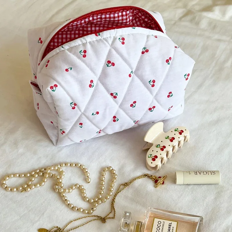 Wholesale Quilted Fabric Makeup Cases Cosmetic Bag Custom Makeup Bag