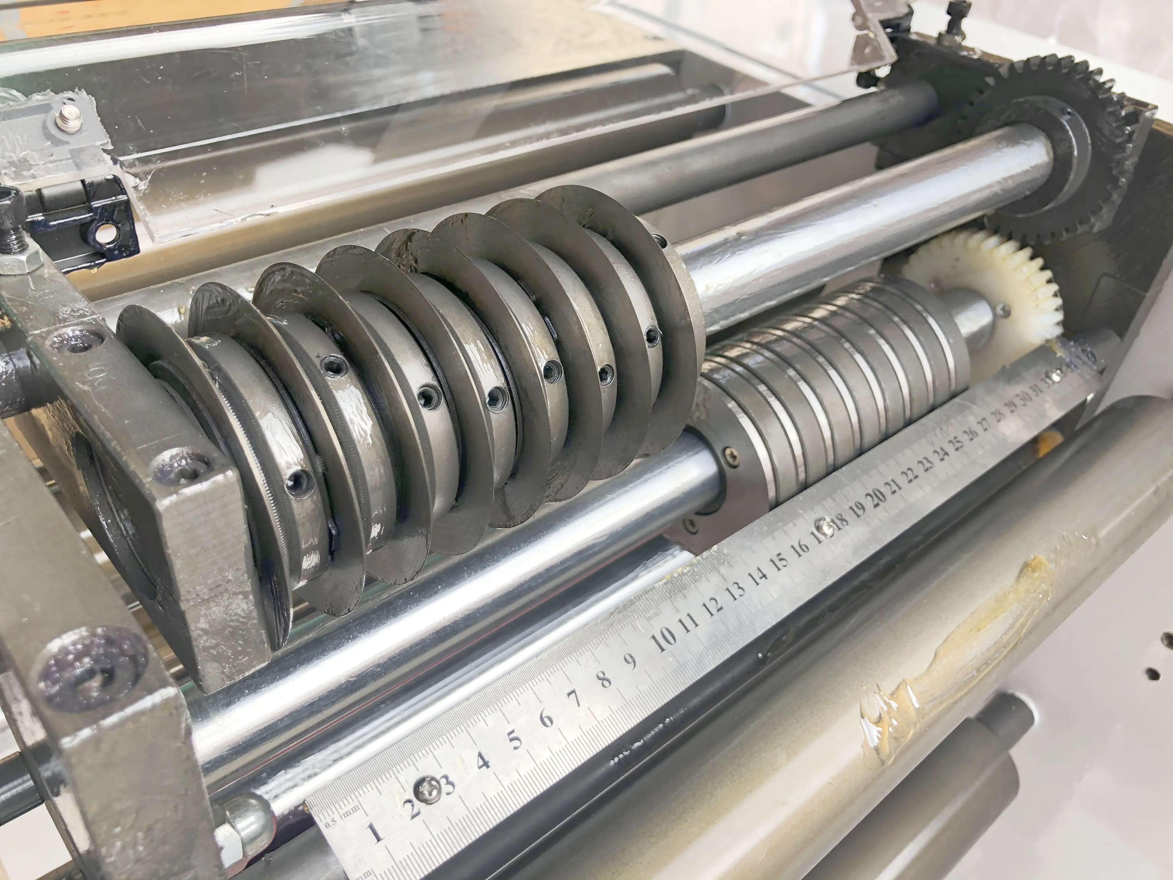 FQ-320 self-adhesive label slitter rewinder for printed pearl film label