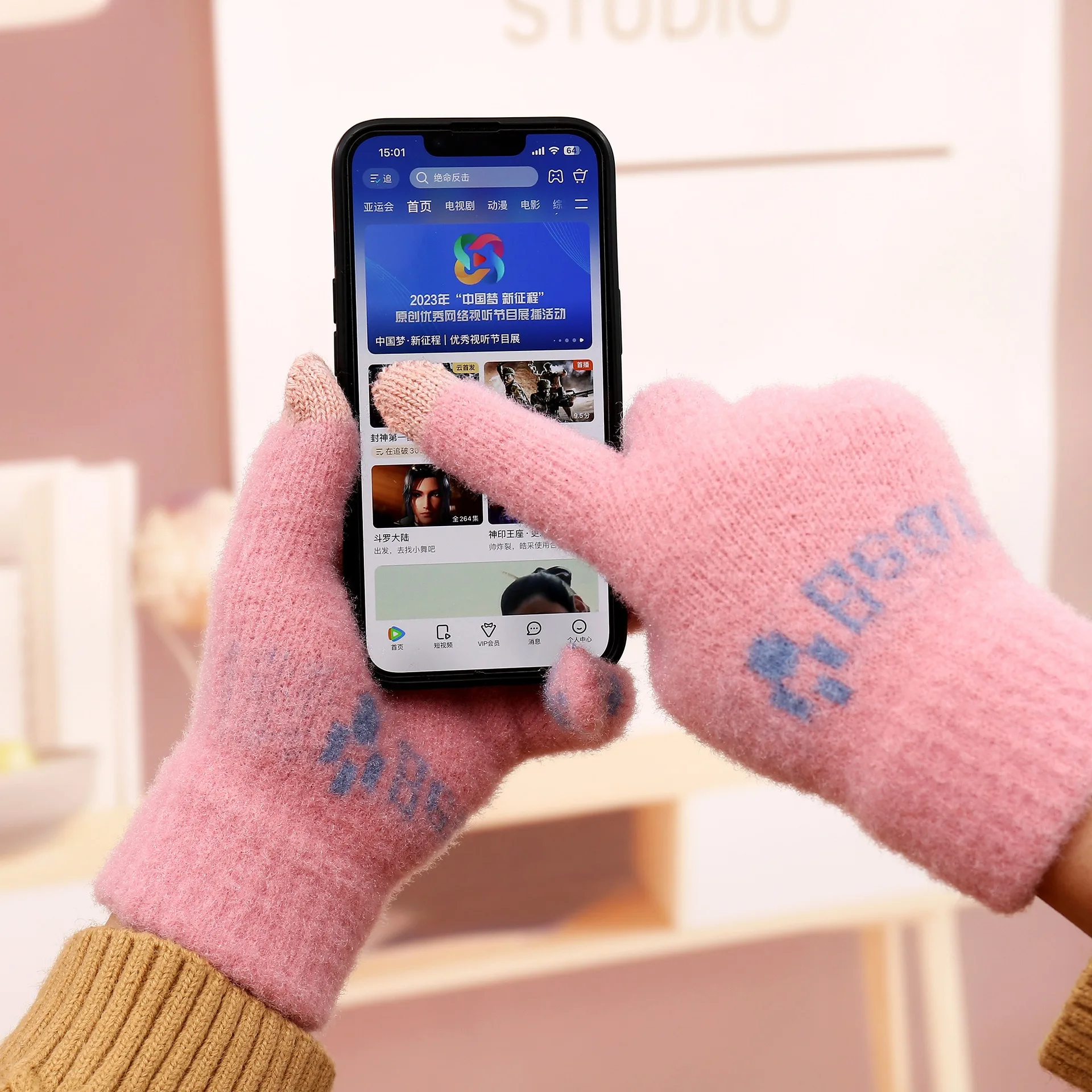 New Winter Warm Knit Gloves for Women Cute Bear Five Fingers Touch Screen Gloves Female Made of Soft Cashmere Wool