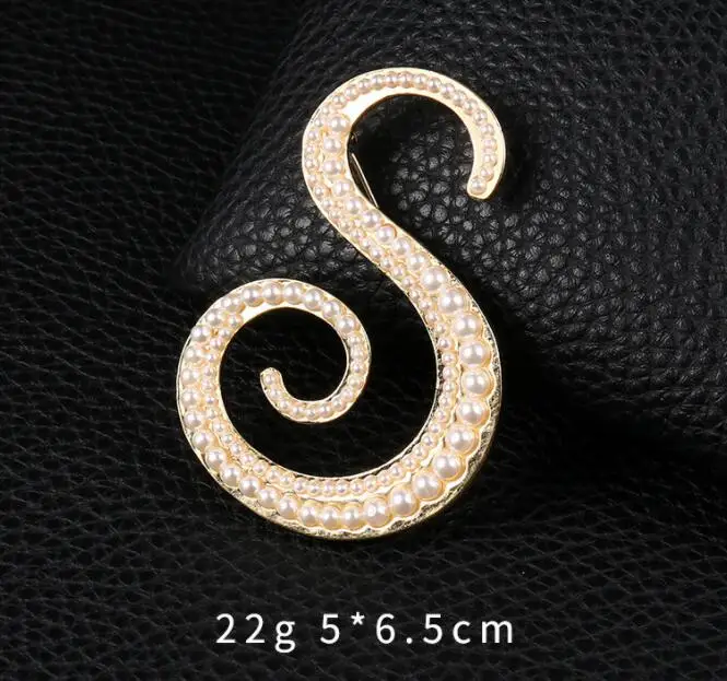 2022011323 Pearls Letter Brooch