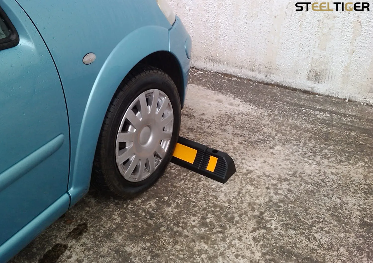 Parking Stopper for Garage Floor, Blocks Car Wheels as Parking Aid and Stops the Tires, acting as Rubber Parking Curbs
