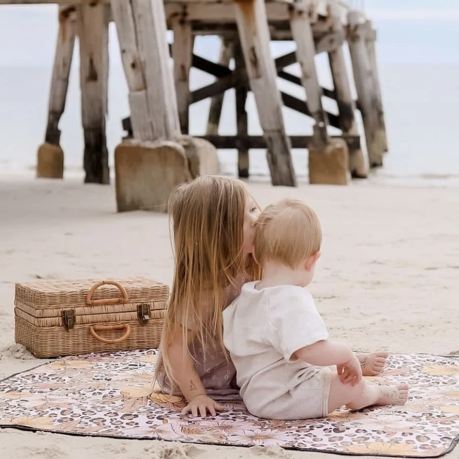 Fast Delivery Outdoor Beach Mat Sand Proof Blanket Wholesale Oxford Fabric Picnic Blanket Waterproof Camping Mat