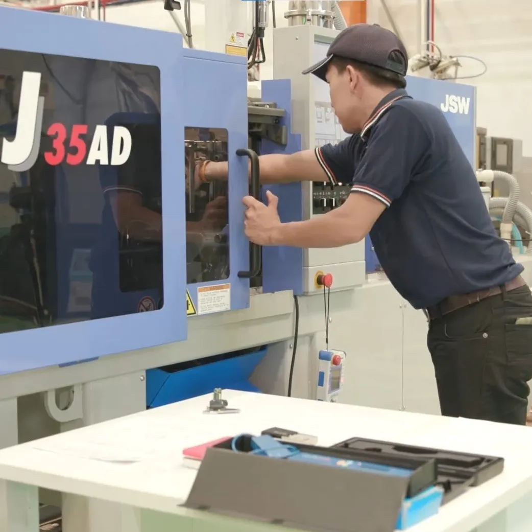 Customized auto parts manufacturing molds resin plastic injection molding