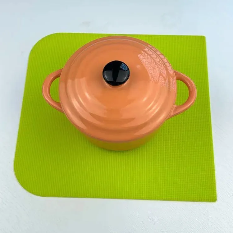 
OEM Household BPA Free Waterproof Multipurpose Heat Resistant Silicone Travel Mat For Curling Irons 