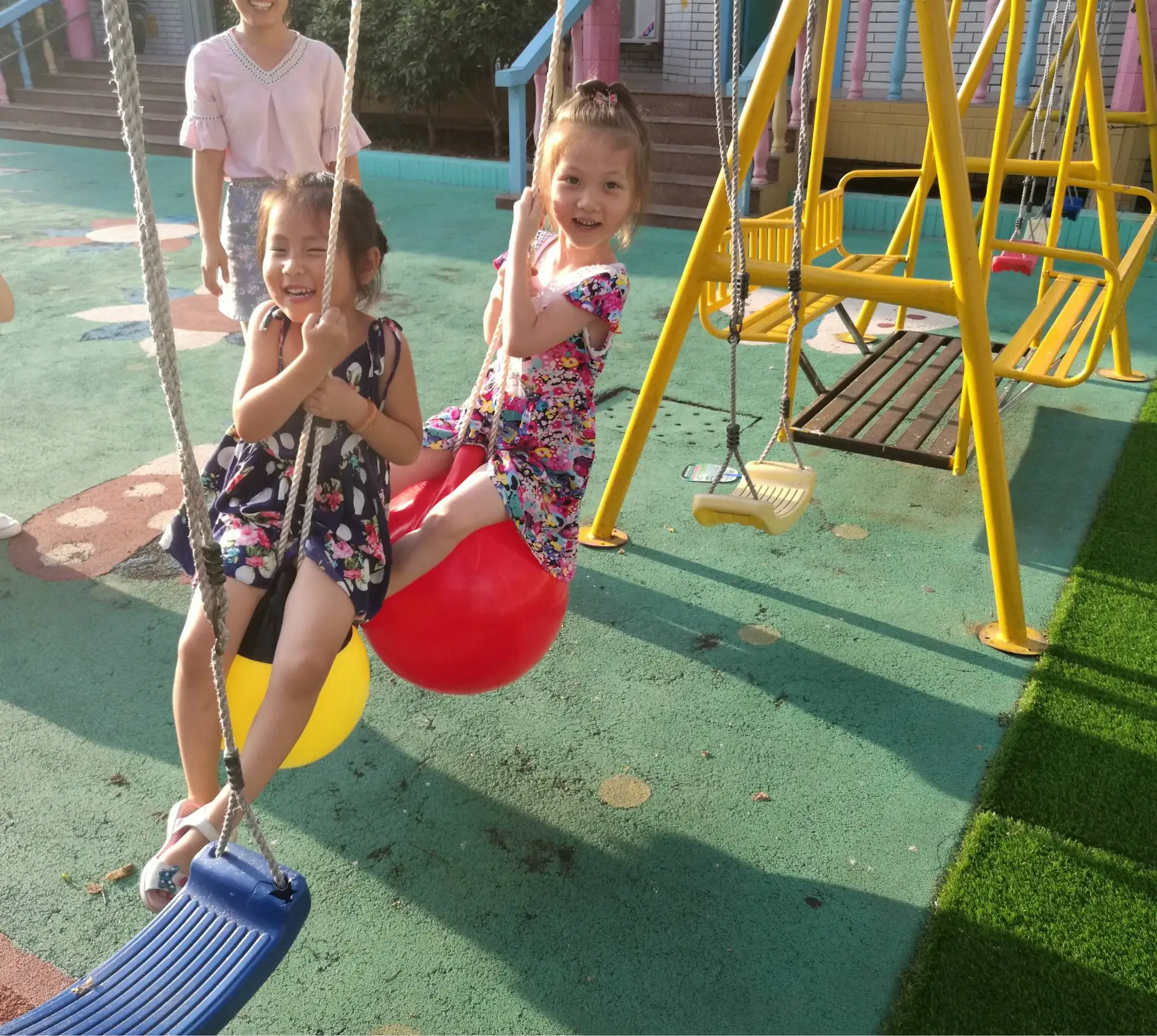 
Professional manufacture indoor kids swing seat set hanging rope red or blue PVC ball swing 