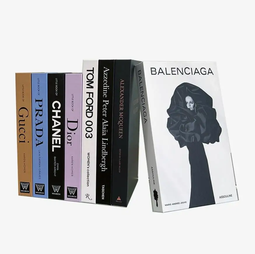 Знаменитый дизайнерский бренд, напечатанные искусственные книги для клуба, отеля, модель комнаты, кабинета, мягкое домашнее украшение