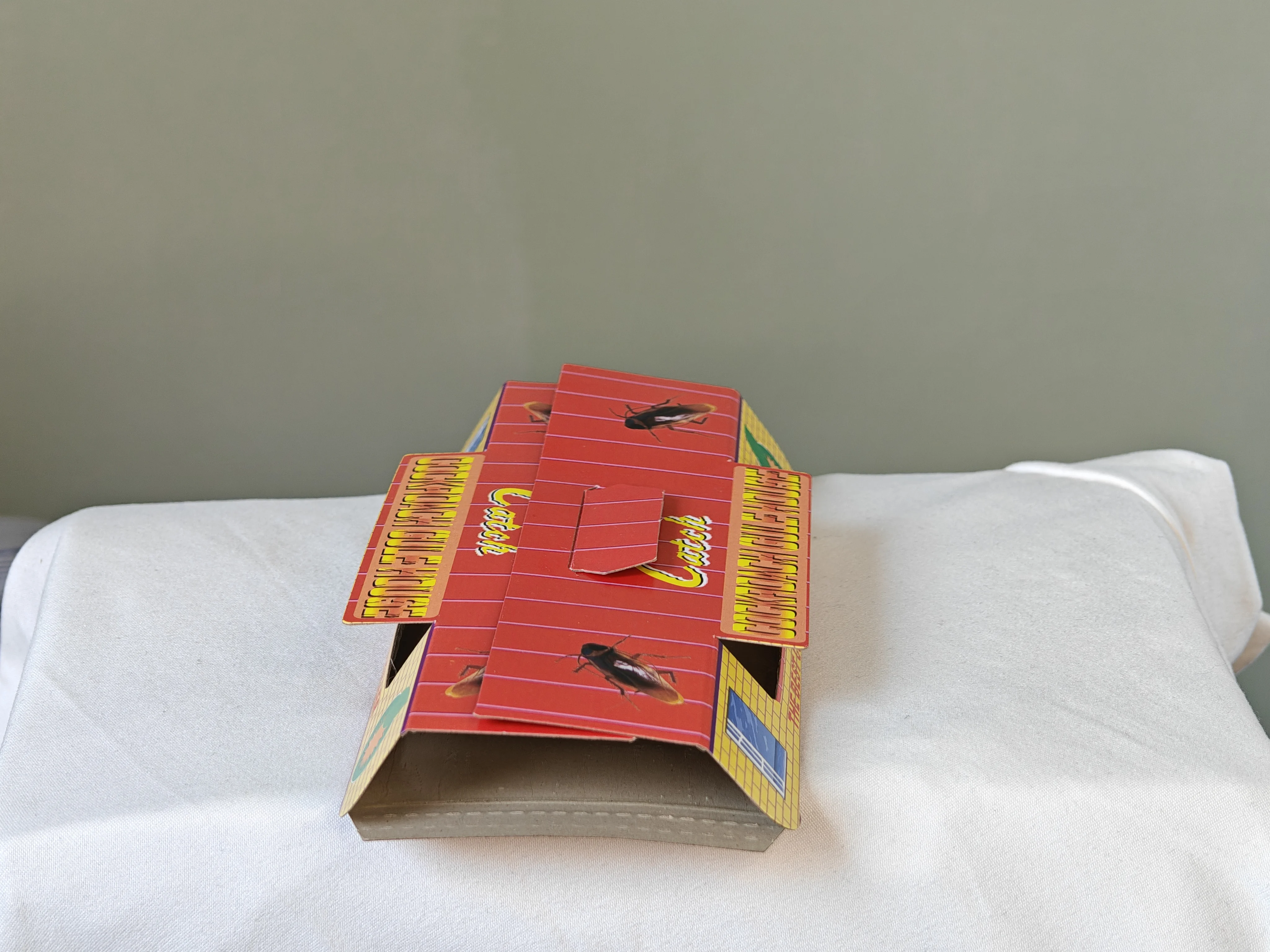 Portable Eco-Friendly Sticky Cockroach Trap Effective Glue Pest Control for Kitchen Restaurant Storage Animal-Design Grave