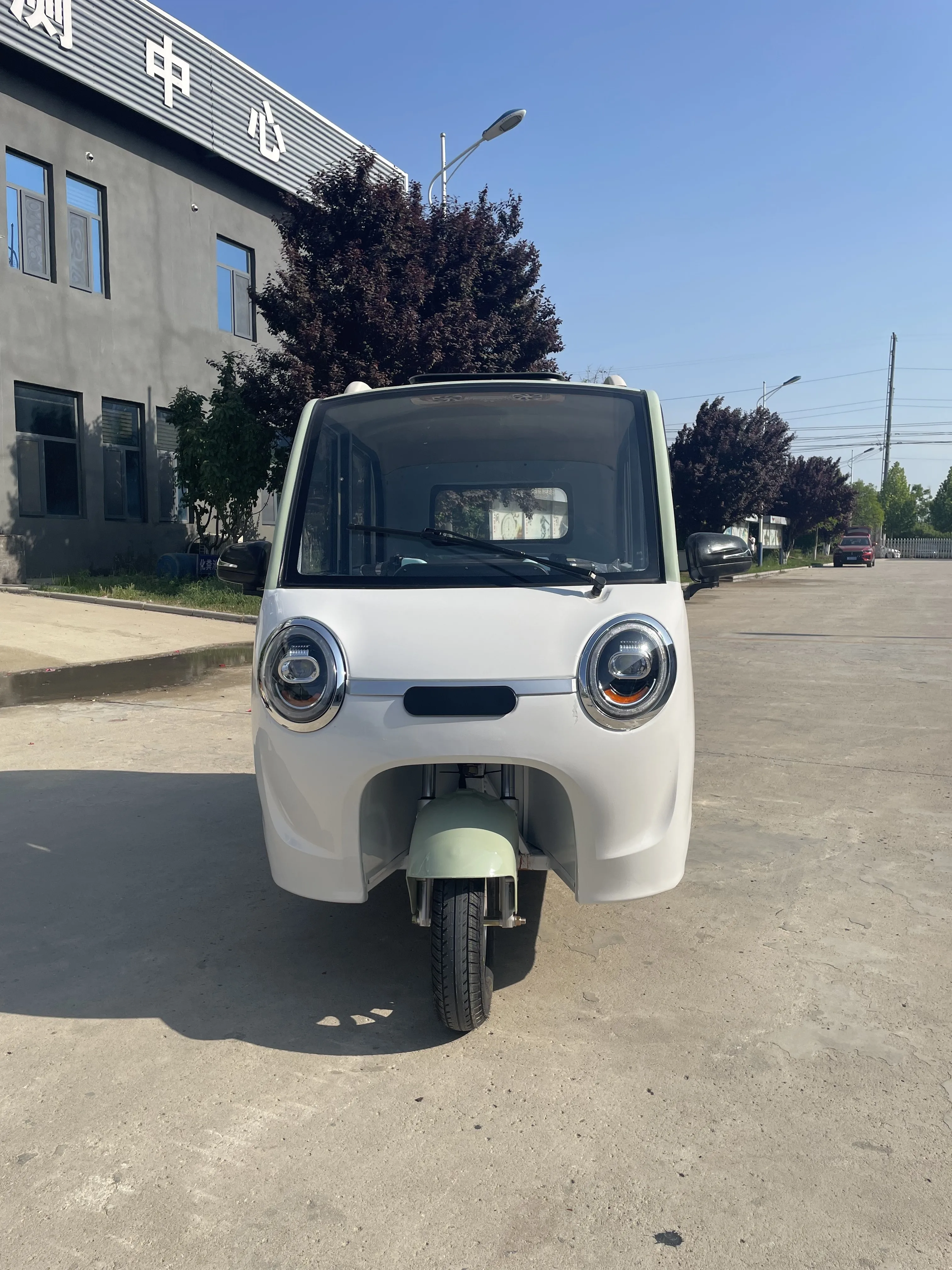 Tricycle lithium battery for B70 solar electric car new energy electric car