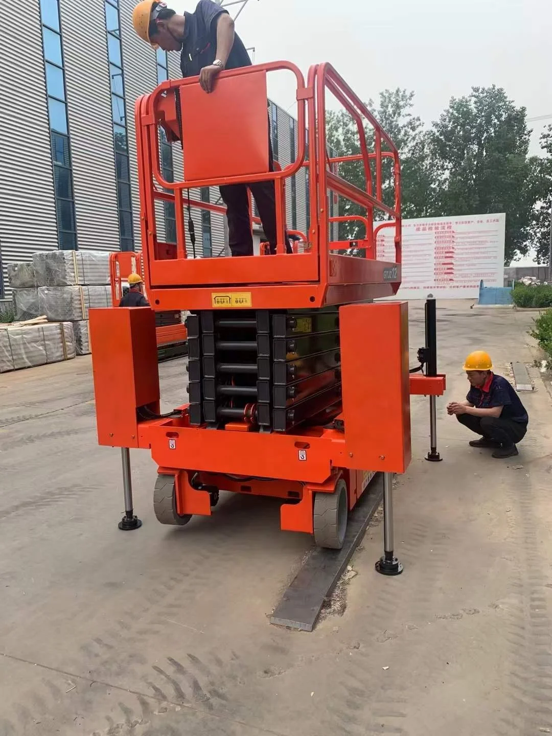 Qiyun 8M (26ft) China Electric Mobile Crawler Self Propelled Scissor Lift Platform