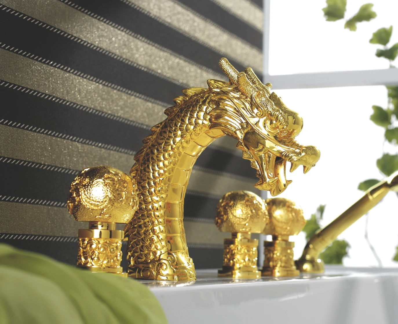 Classic Ceramic Dragon Basin Faucet Dual Handle Brass with Polished Traditional Design Deck Mounted Apartment 5 Years Warranty