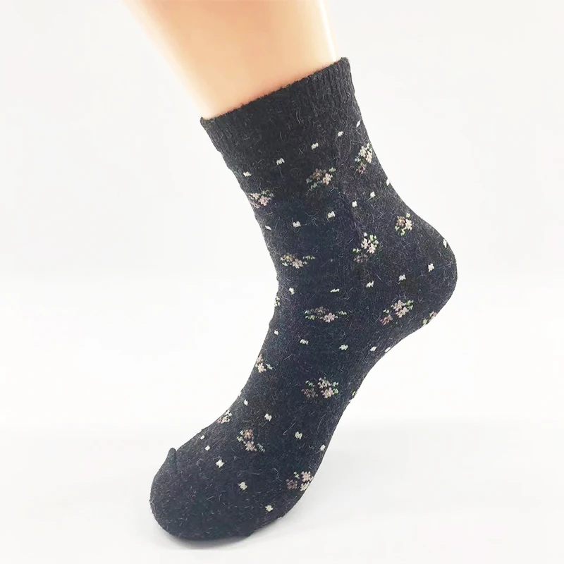 Custom design OEM Ladies Winter Warm High-Content Wool Socks Knitted Crew Socks For Women  DailyWear