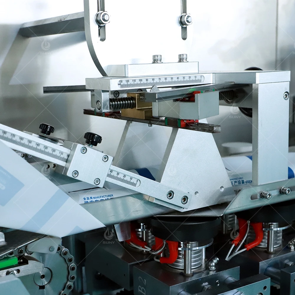 Factory Supply Cutting Packaging Wet Wipes Machine Good Quality Disinfecting Wet Wipe Making Machine