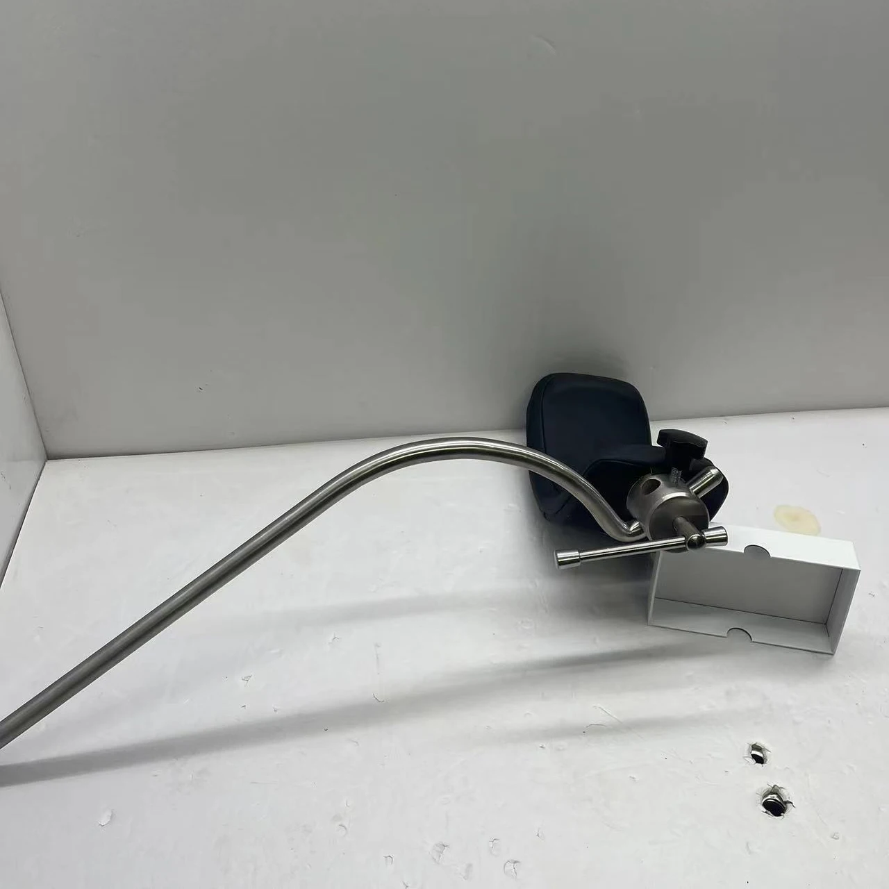 Hospital surgical leg rest support gynecological operating device table knee joint leg holder