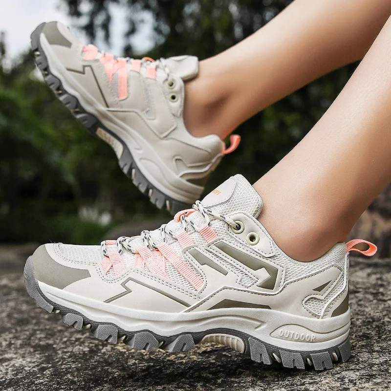The Popular European and American  Mountain Climbing Shoes Foot Protection Anti-collision Shoes for Men