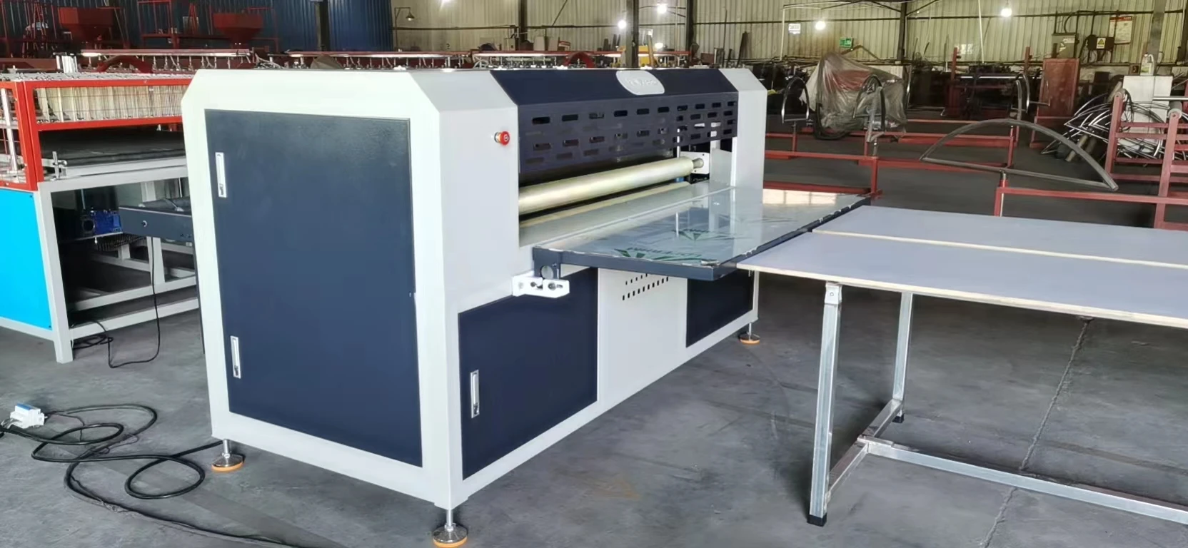 Automatic exhaust cutting machine