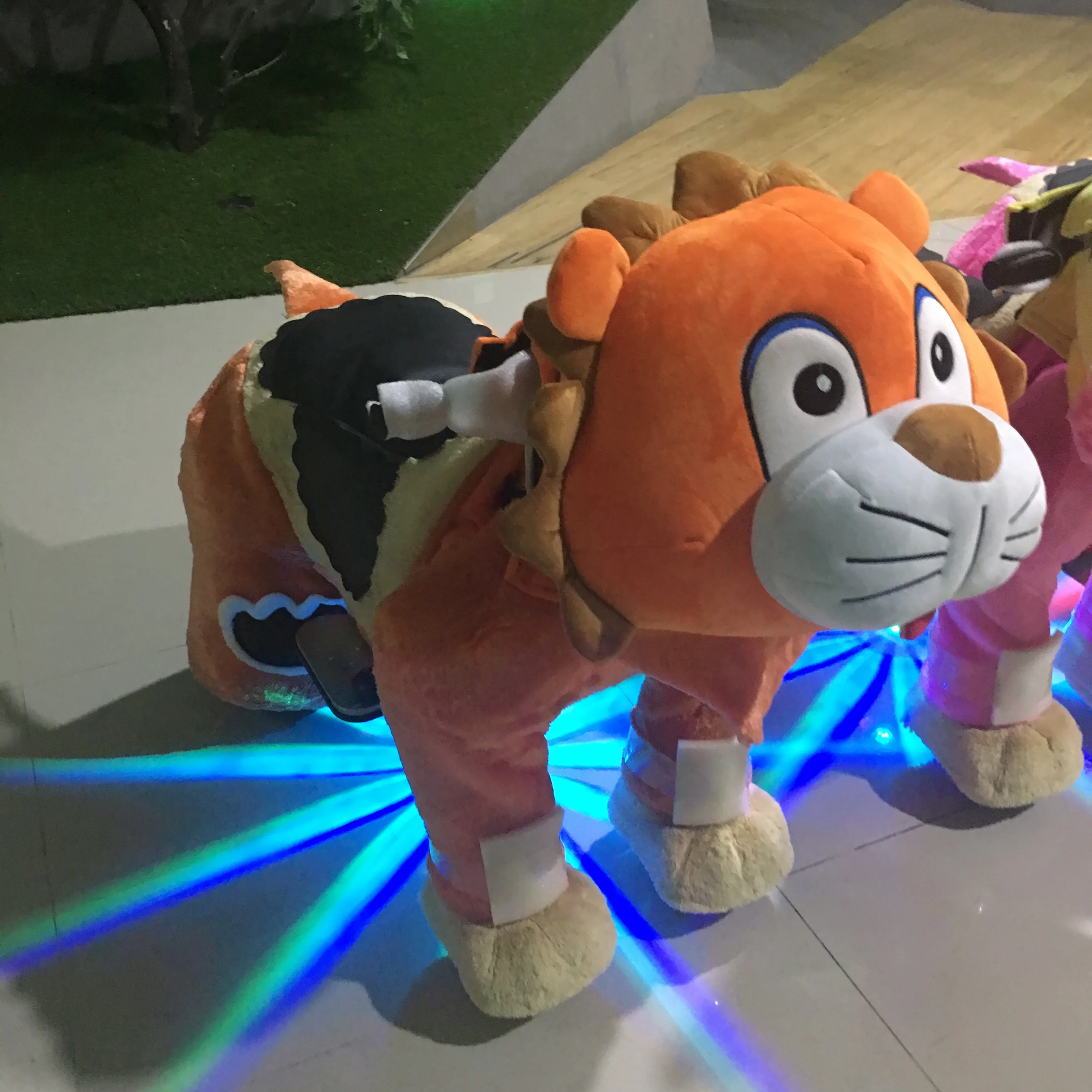 Unisex New Model Kiddie Ride Toy Green Squirrel Walking Horse Four-Wheeler Cow Bear Animal Rides for Kids in Shopping Mall