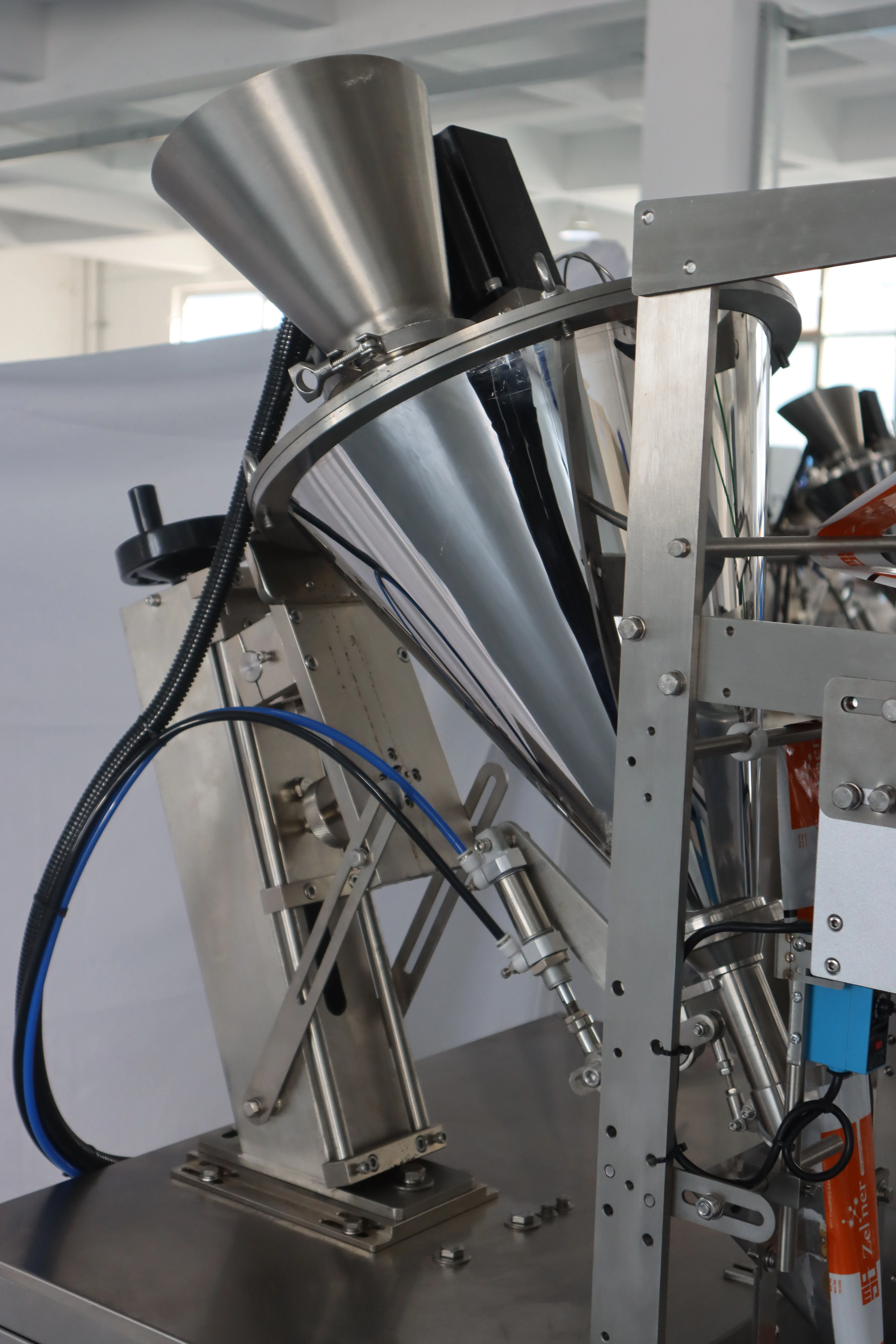 3 sides seal saline iv bag forming insert filling machine for fluids milk wine detergent planting grow bio organics beverage