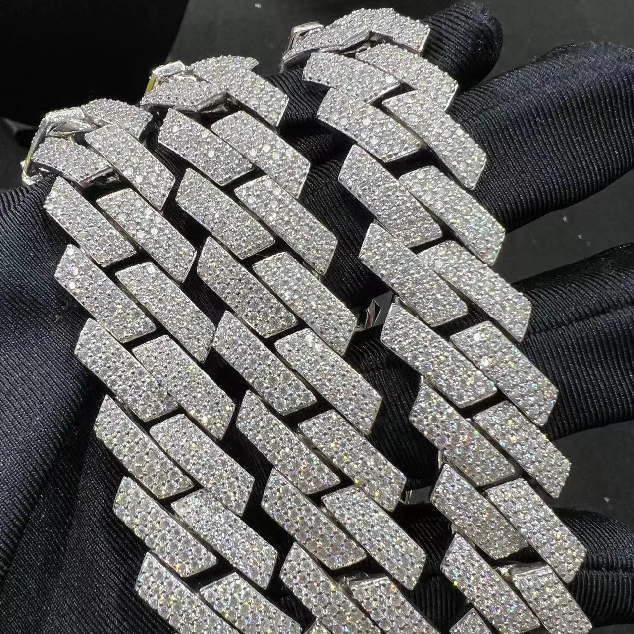 Famous big 22 inches cuban link 18mm sliver iced out cuban chain for men women