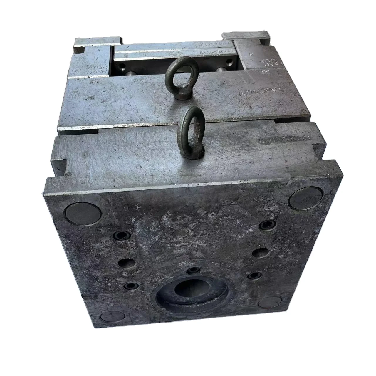 The internal mould material is 8402 or 8407 heat-treated zinc alloy or aluminium alloy die-casting mould.