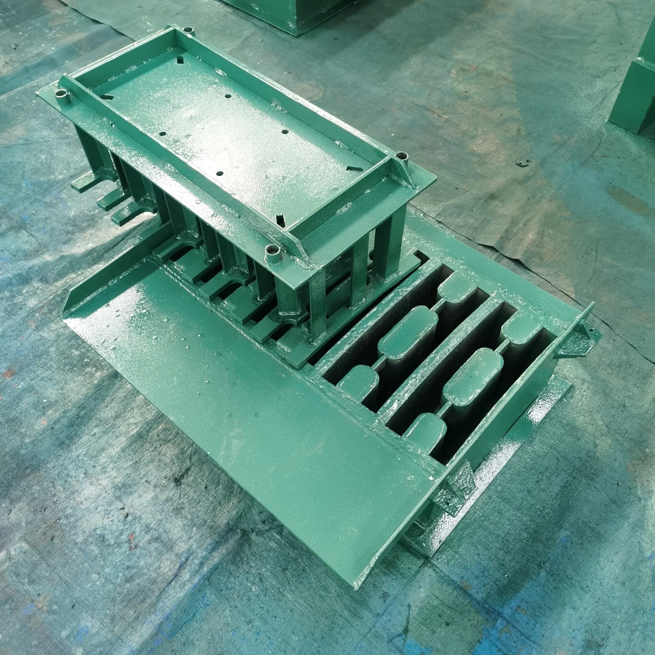 Used Compressed Earth Brick Machine for Hollow Block Making Cement Raw Material with Reliable Engine and Gearbox