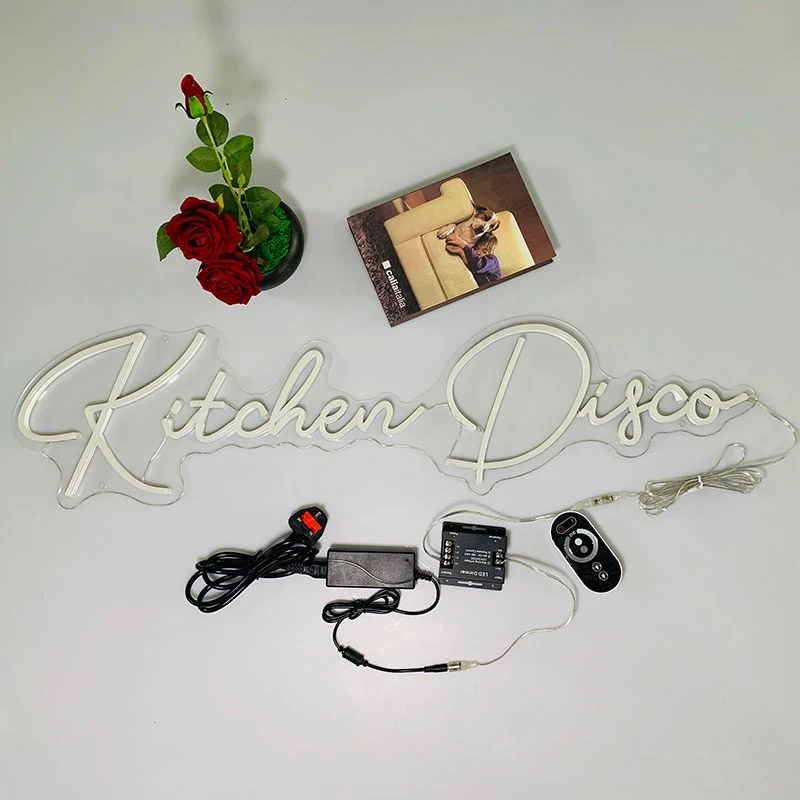 Бесплатный дизайн модные светодиодные буквы Пользовательский логотип акриловая задняя панель Гибкая реклама неоновая световая вывеска любовь поставщик