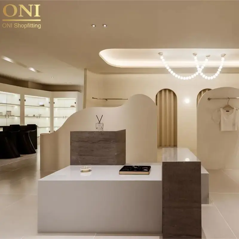 Мебель для магазина одежды