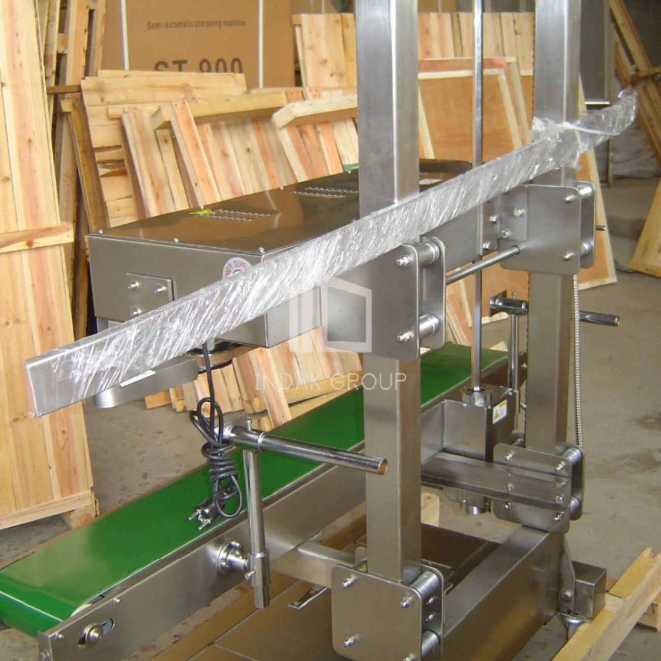 Automatic rice bag sewing machine