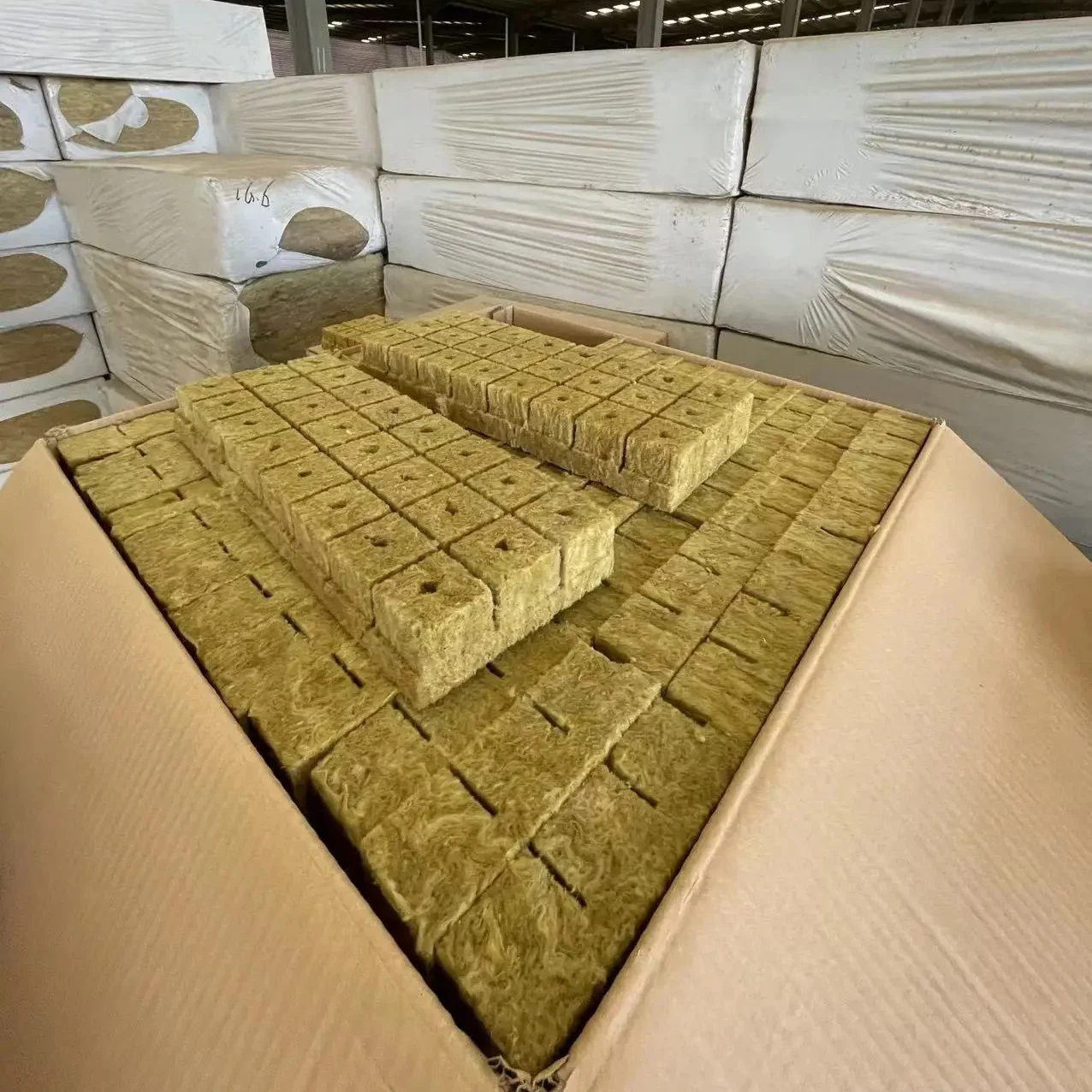 High quality Hydroponic 25*25*25mm Customized Rock Wool Greenhouse Seeding Cubes Seeding Block