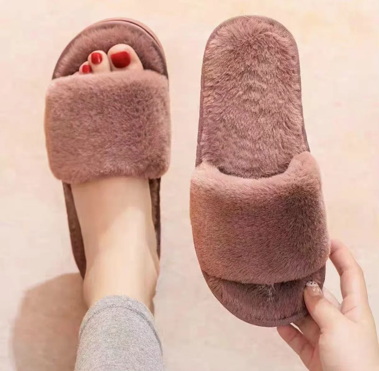 Wholesale open toe soft fashion winter lady men slides plush slippers for women cotton house shoes