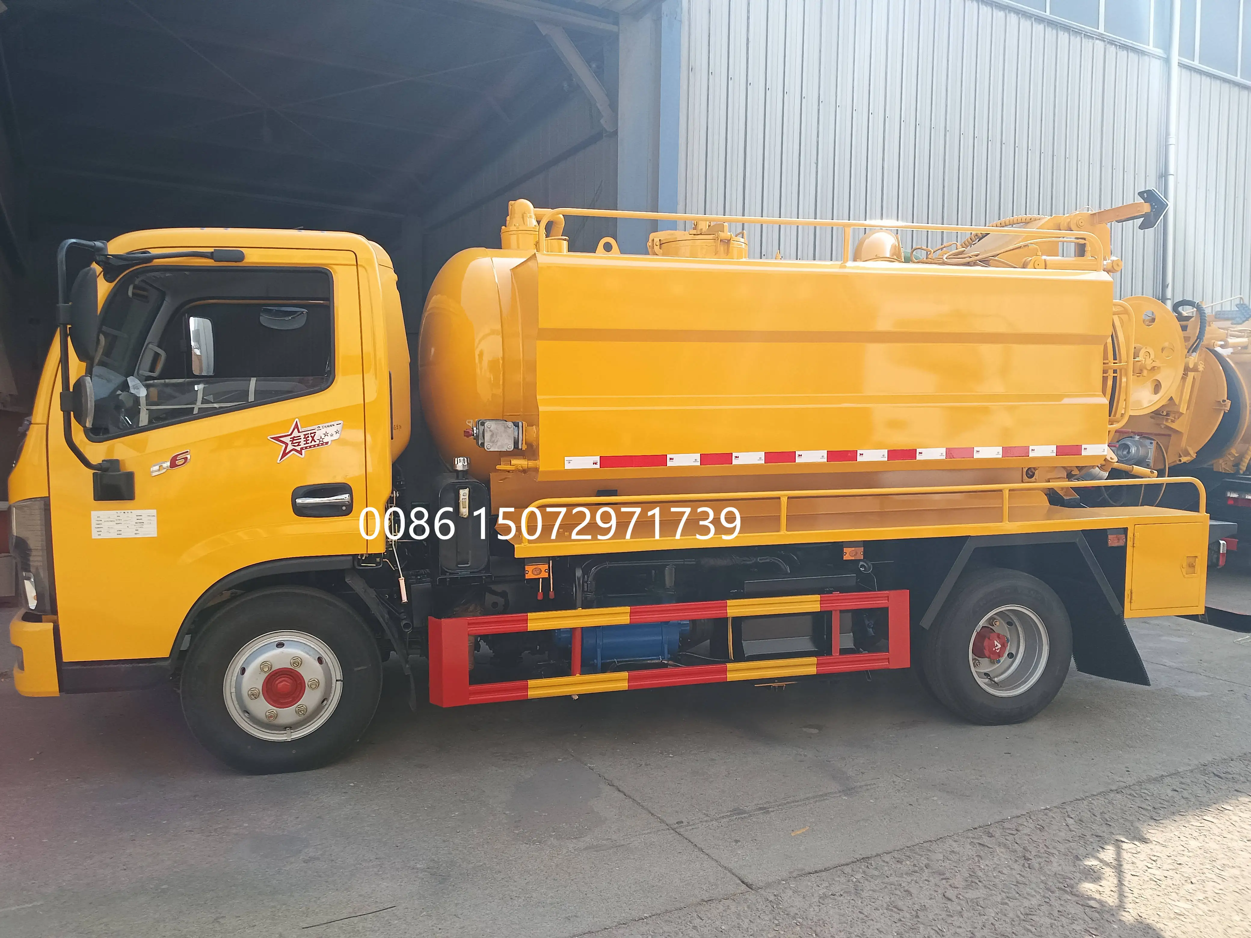 Dongfeng небольшая машина для всасывания сточных вод с 6-квадратным септиком очистки канализации