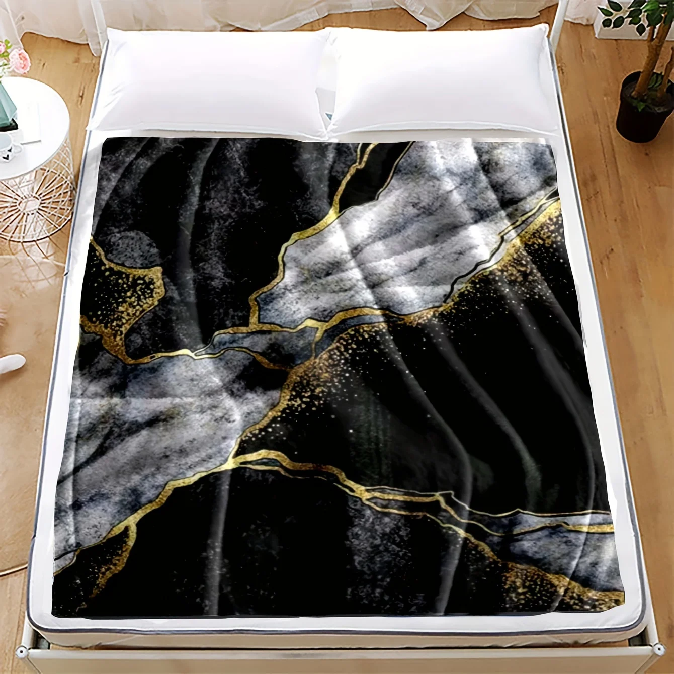 Abstract Black and White Marble Mosaic Gold Texture Blanket, Soft & Plush Warm Blanket, Suitable for Living Room, Sofa, Bedroom