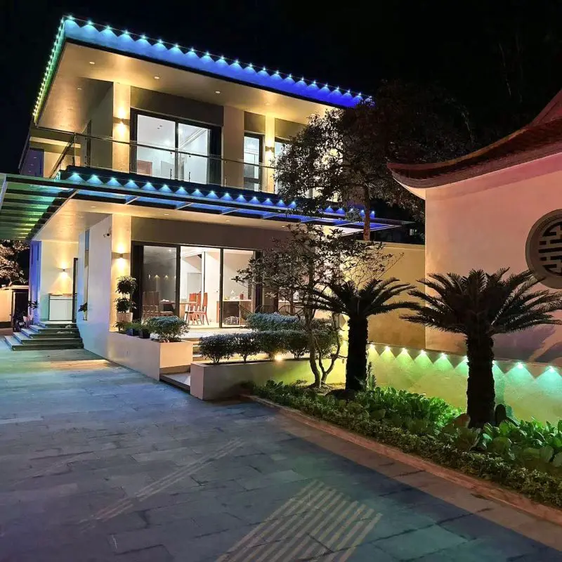 Holiday Smart Rgbic Led Christmas Permanent Outdoor Lights IP68 Track Home Under Eave Trim Led Pixel Light