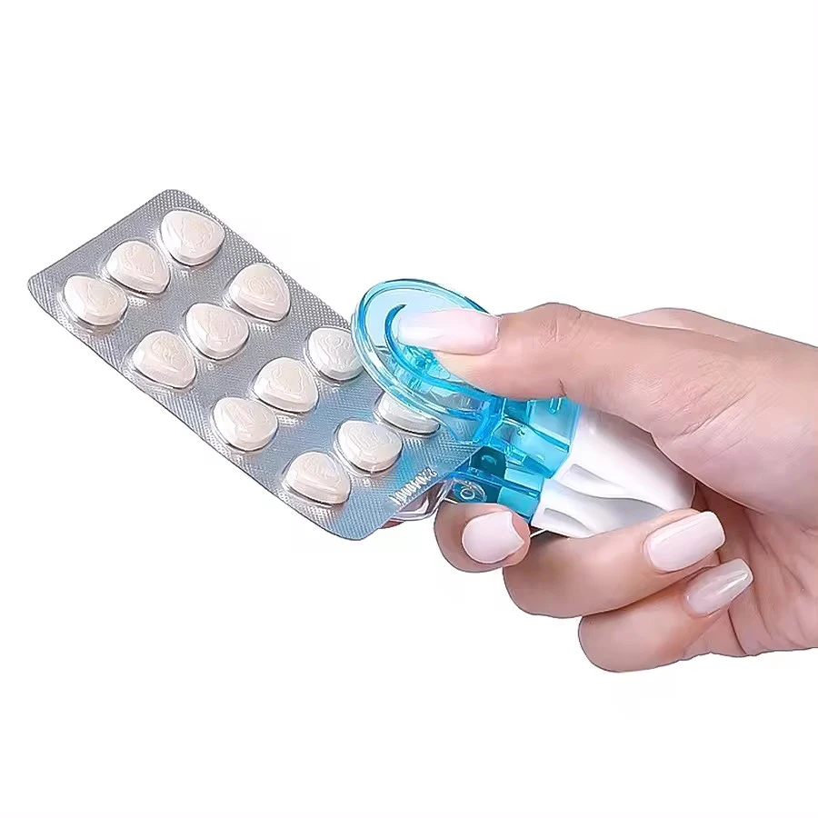 Wholesale mini promotional plastic multifunction round chinese tablet cutter medicine cutter portable pill cutter and crusher