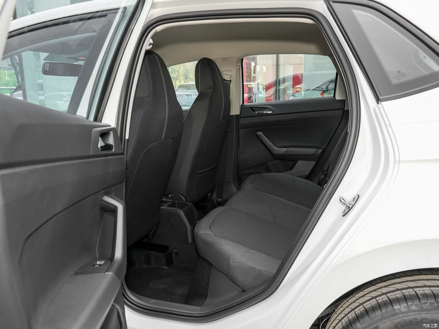 2023 V o lkswagen Polo Facelift Plus 1.5L Automatic Indulgent Music SUV New Condition FWD Euro VI Emission R15 Tire Size Fabric