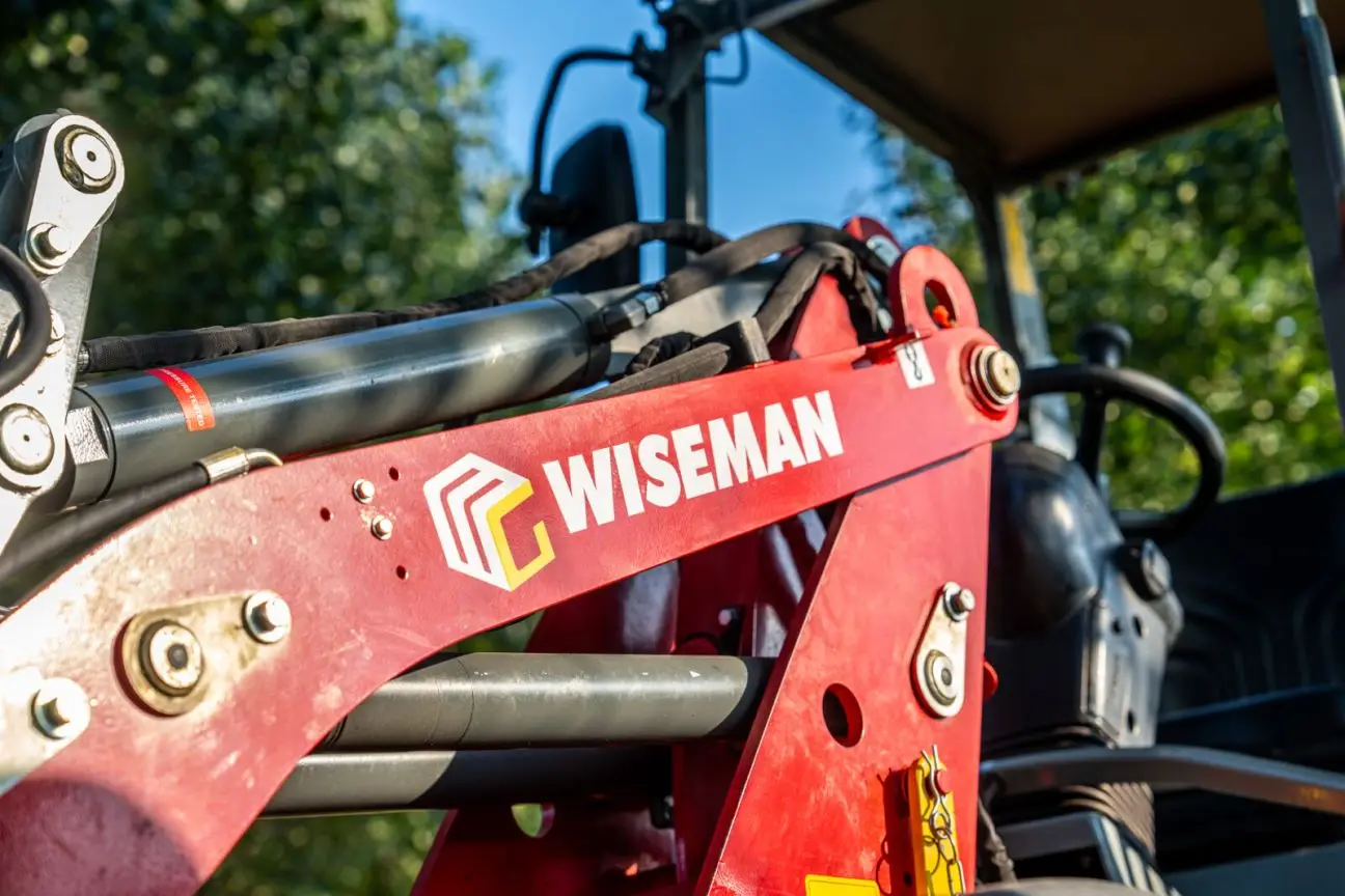 Small Loader with Big Power: High Payload Capacity for Small Spaces