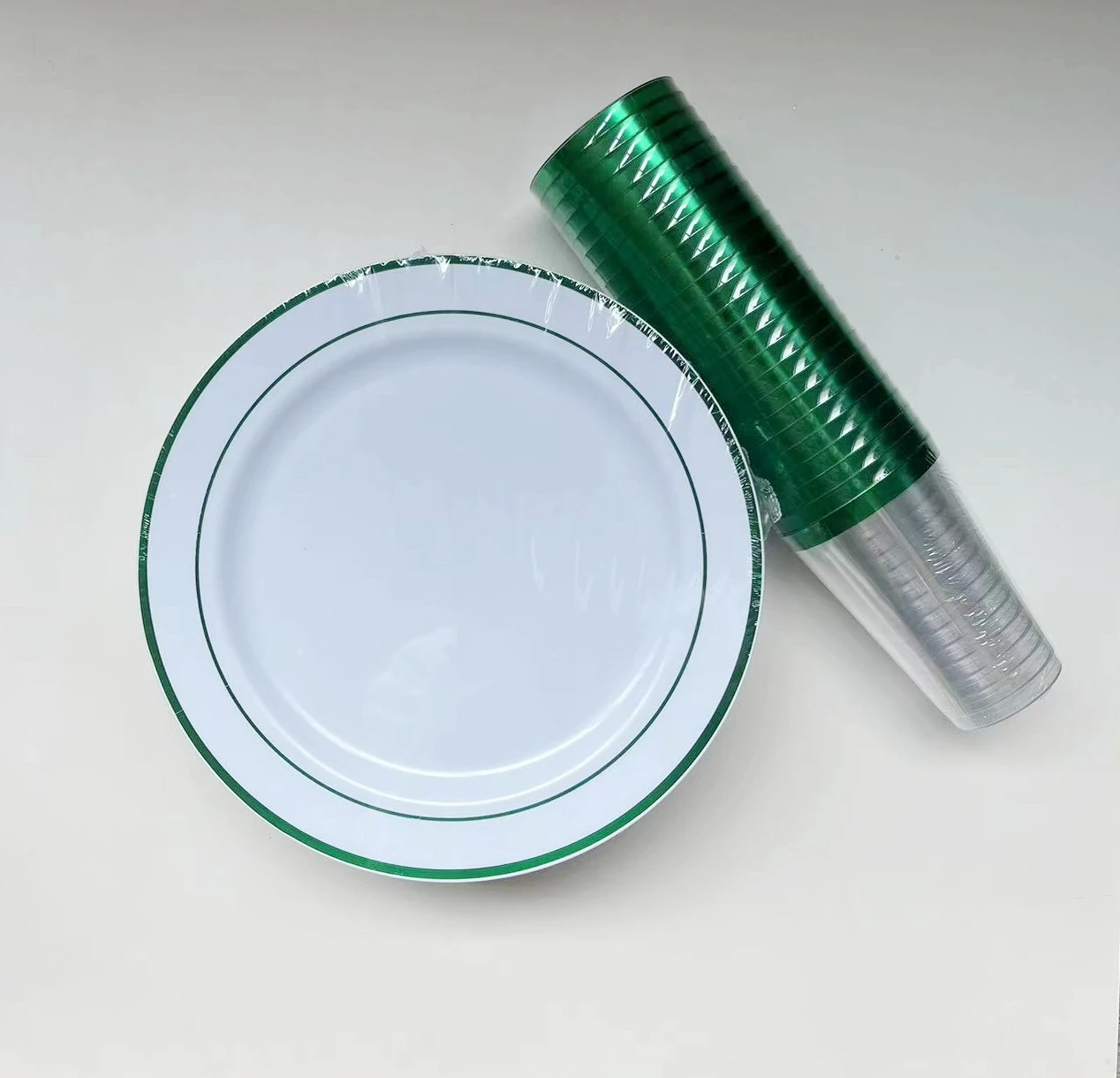 Round Disposable Dinnerware Set  heavy duty Salad plates and dessert plates dishes  with rim for party supplies