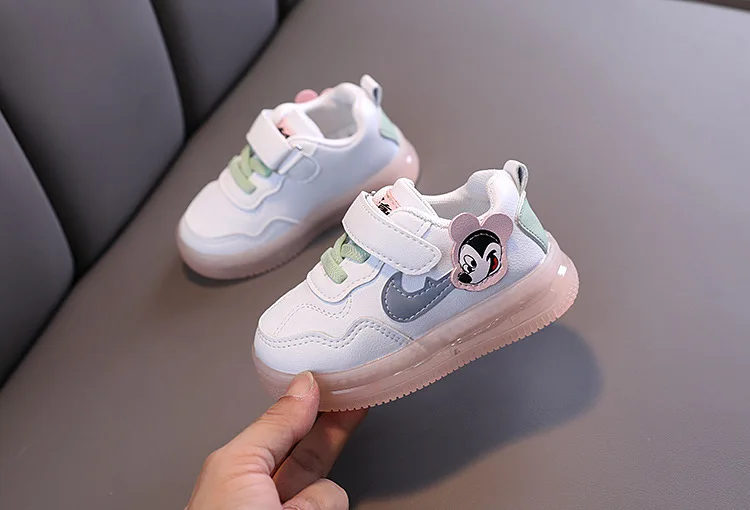 Unisex Fashion Boys Flash Childrens Casual Shoes Girls White Soft Sole Baby Sport Shoes for Kids .jpg