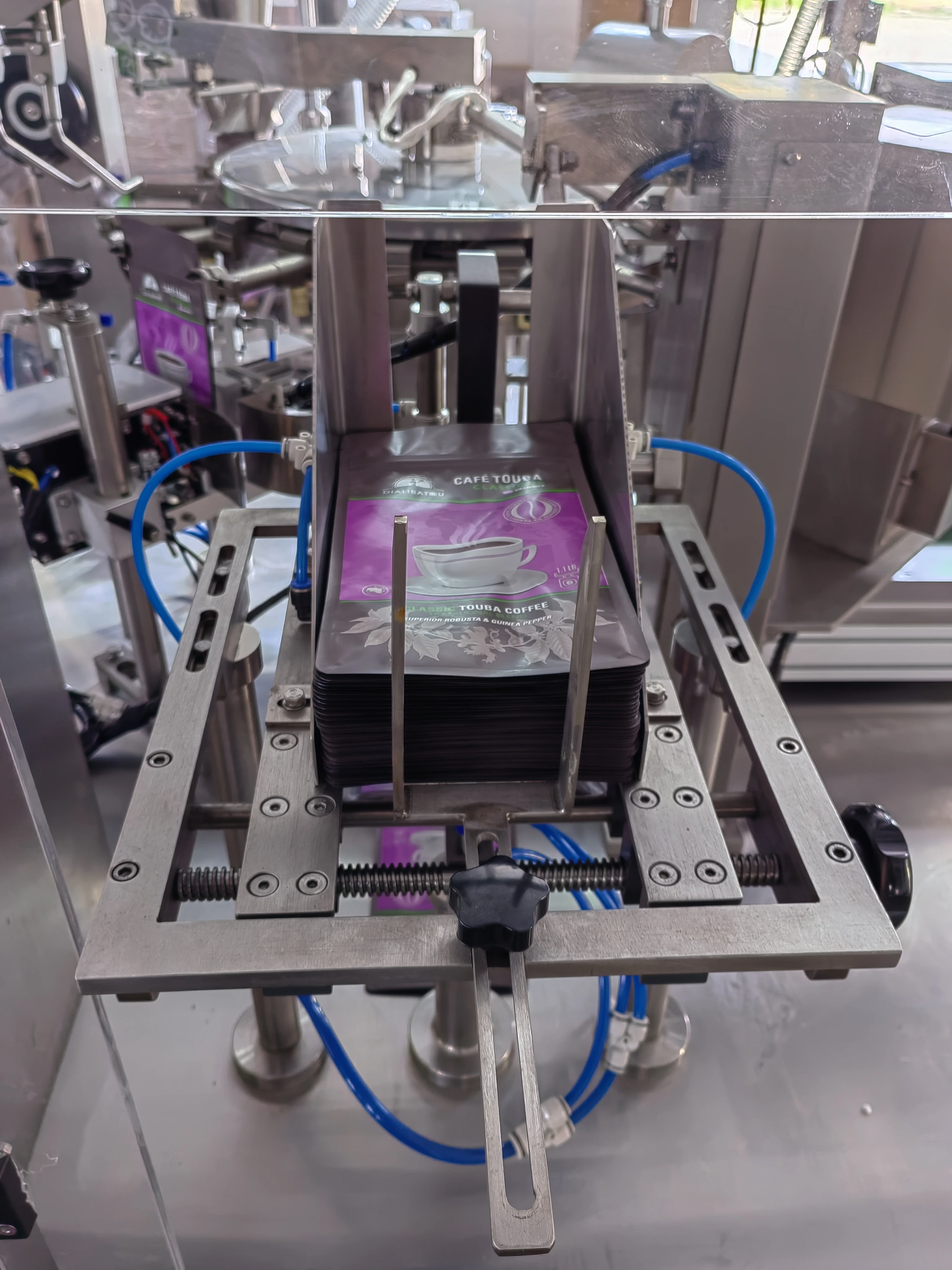 Custom Printed 250g 500g 1kg Tie Sealing Bags With Valve And Zipper Side Gusset Compostable Biodegradable Coffee Packaging Bags