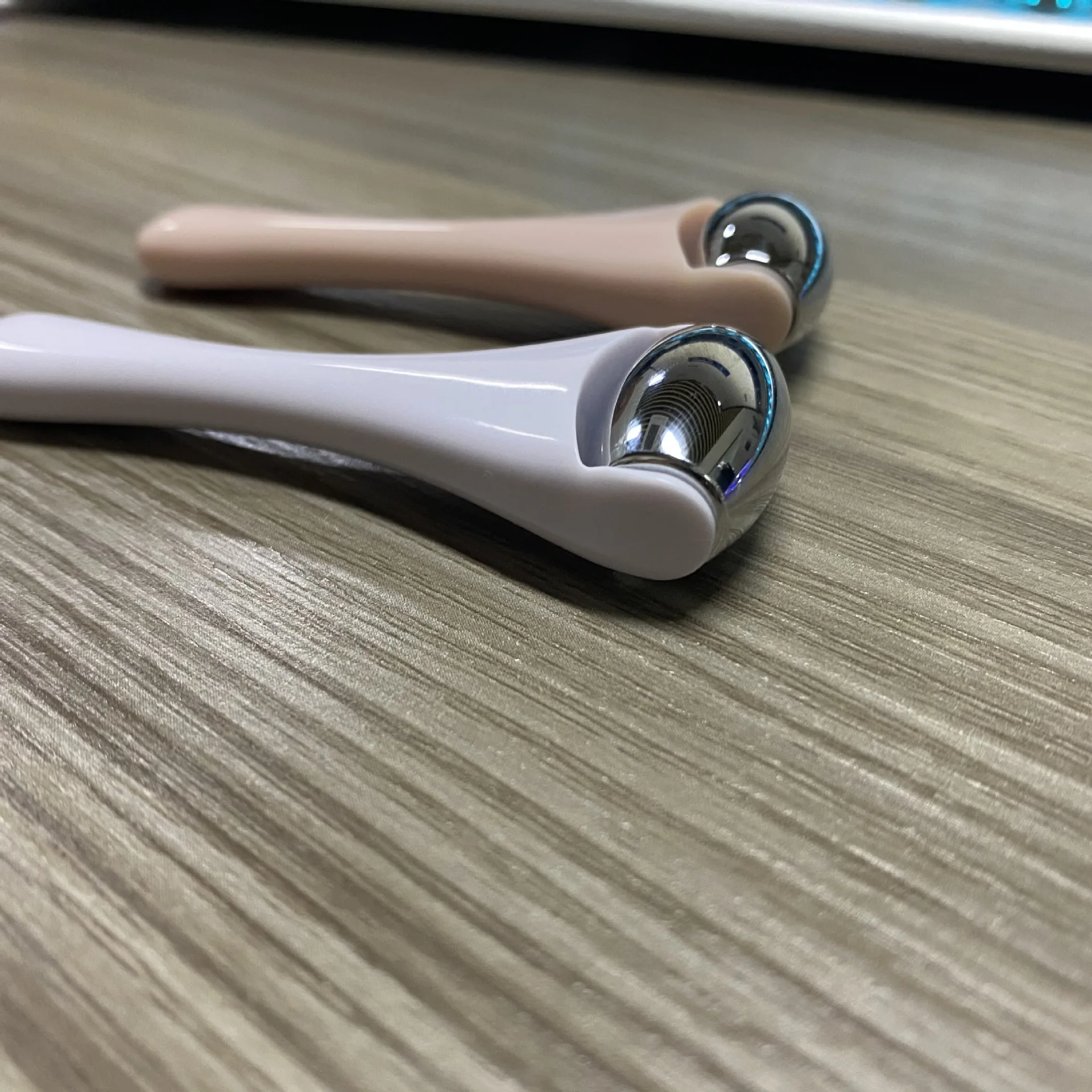 Eye Puffiness Stainless Steel Eye Ice Rollers Plastic Handheld Facial Ice Roller Derma Ice Roller Massager for Women