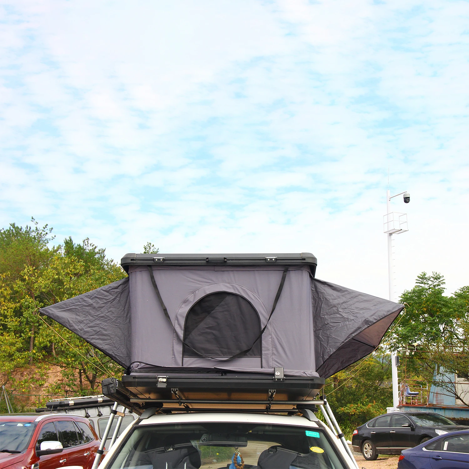 4 Person Camping Hardshell Triangle Aluminium Inflatable Top Insulated Lightweight Top Car Roof Top Tents For Sale