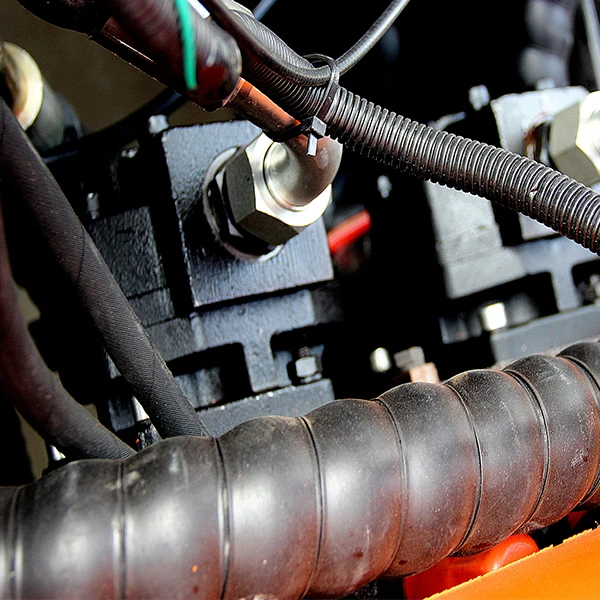 Promotion price portable 200 meters rubber crawler  diesel rig china water well drilling rigs