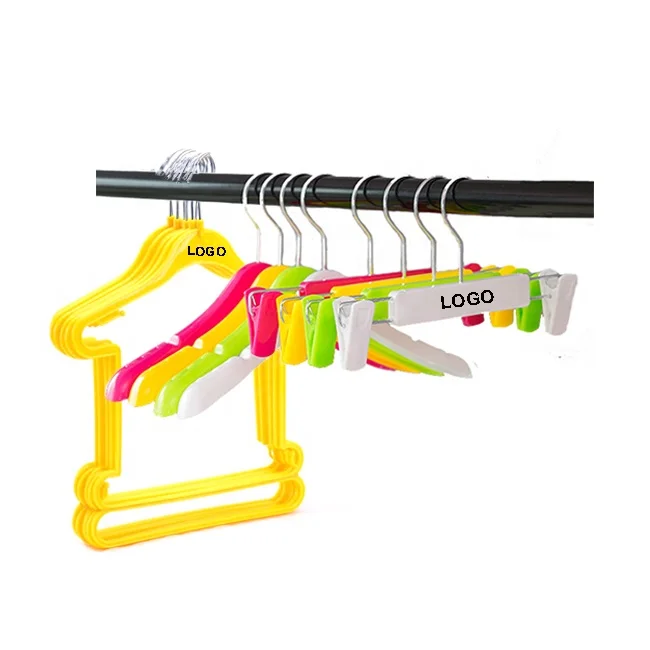 Детские пластиковые вешалки для детской одежды