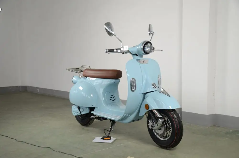 Amoto EEC vintage classic electric petrol scooter vespa with top box range 90km 2000W 60V for sale vespa electric scooter
