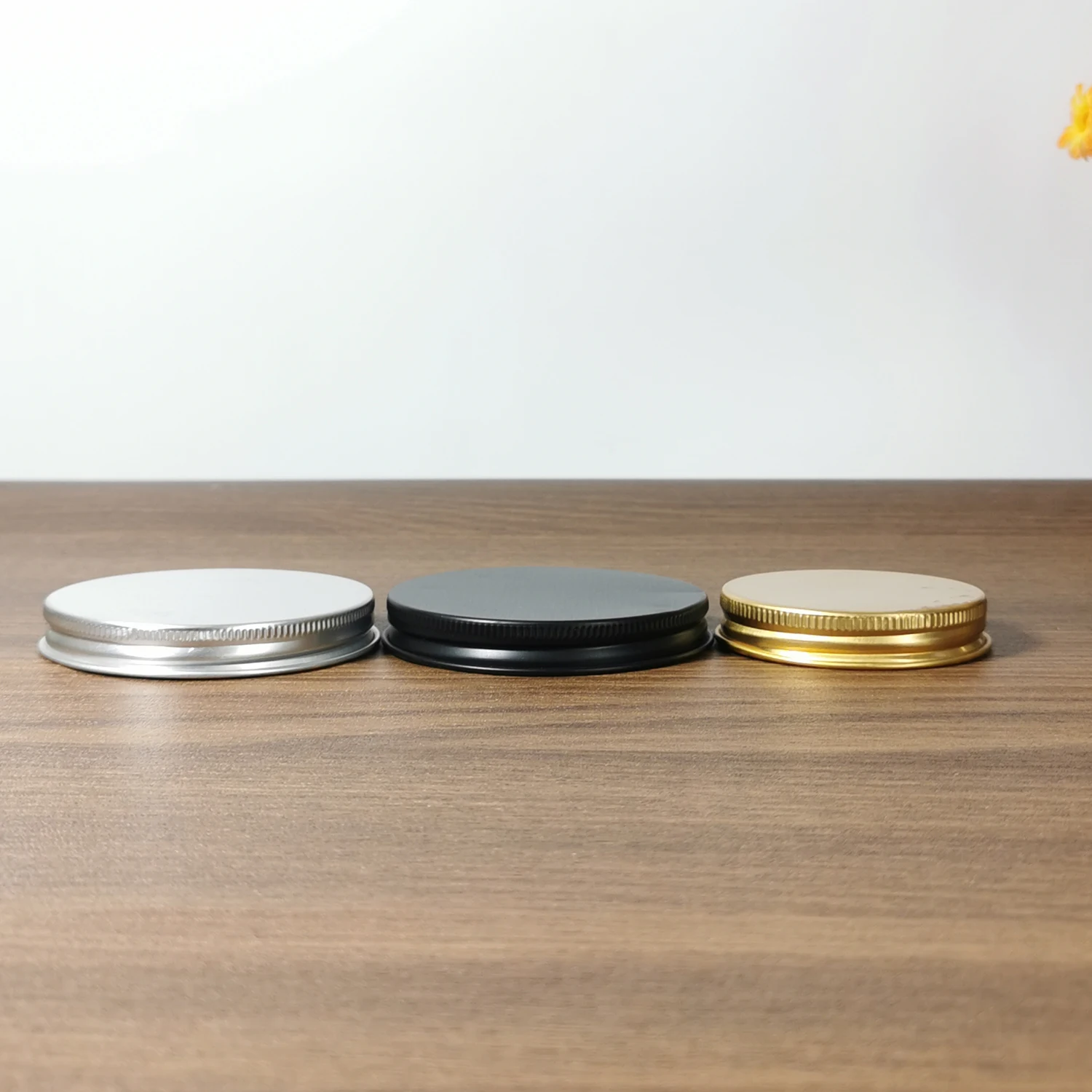 Fashionable simple light round black silver golden plastic lids for candle making