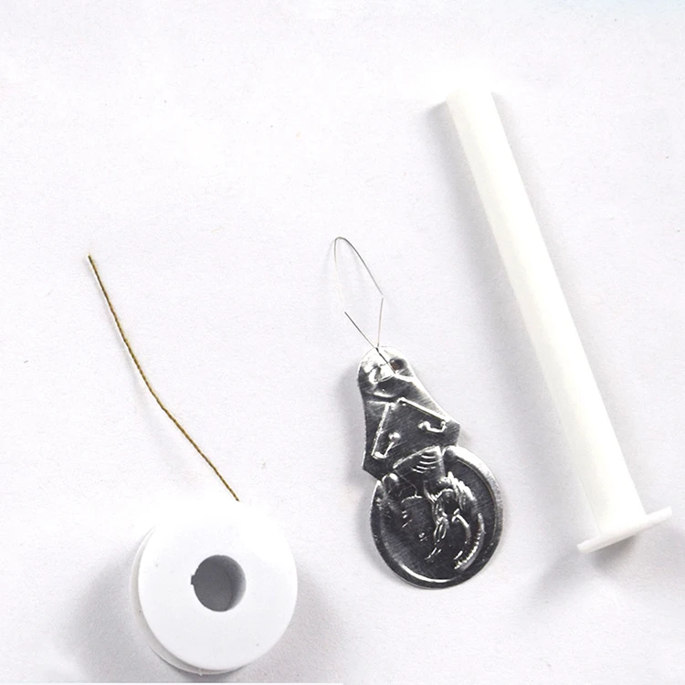 Handheld Sewing Machine Portable Sewing Machine Suitable for Home Travel and DIY Handheld Sewing Machine for Beginners