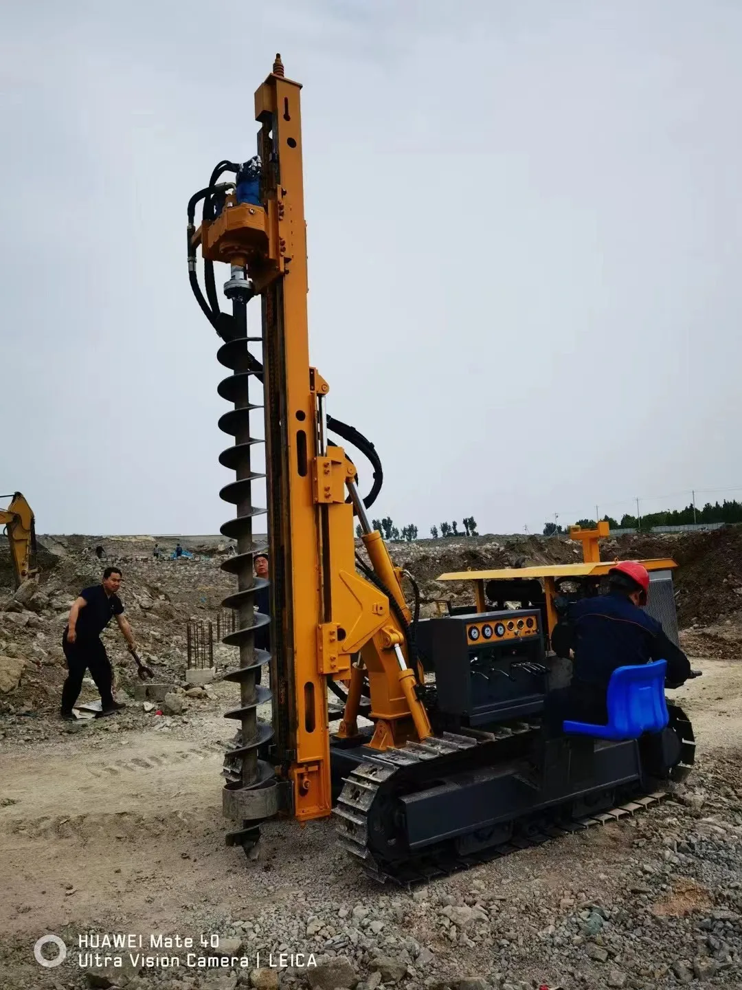 FEIDA FD150 solar pile driver machine crawler guardrail pile driver DTH drilling rig
