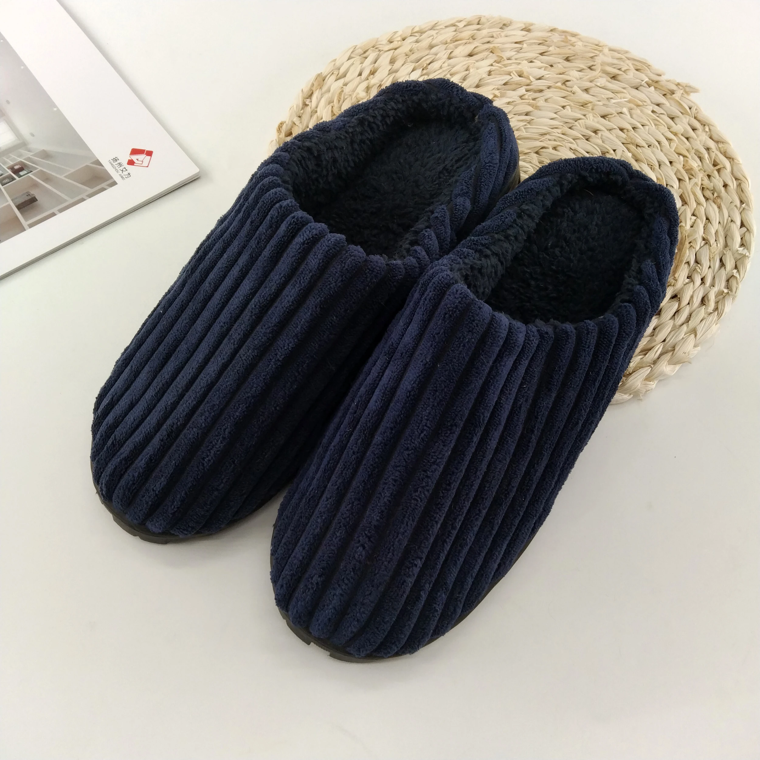 Soft Coral Fleece Closed Toe House Bedroom Indoor Fuzzy Winter Slippers For Men Furry Slippers 2023