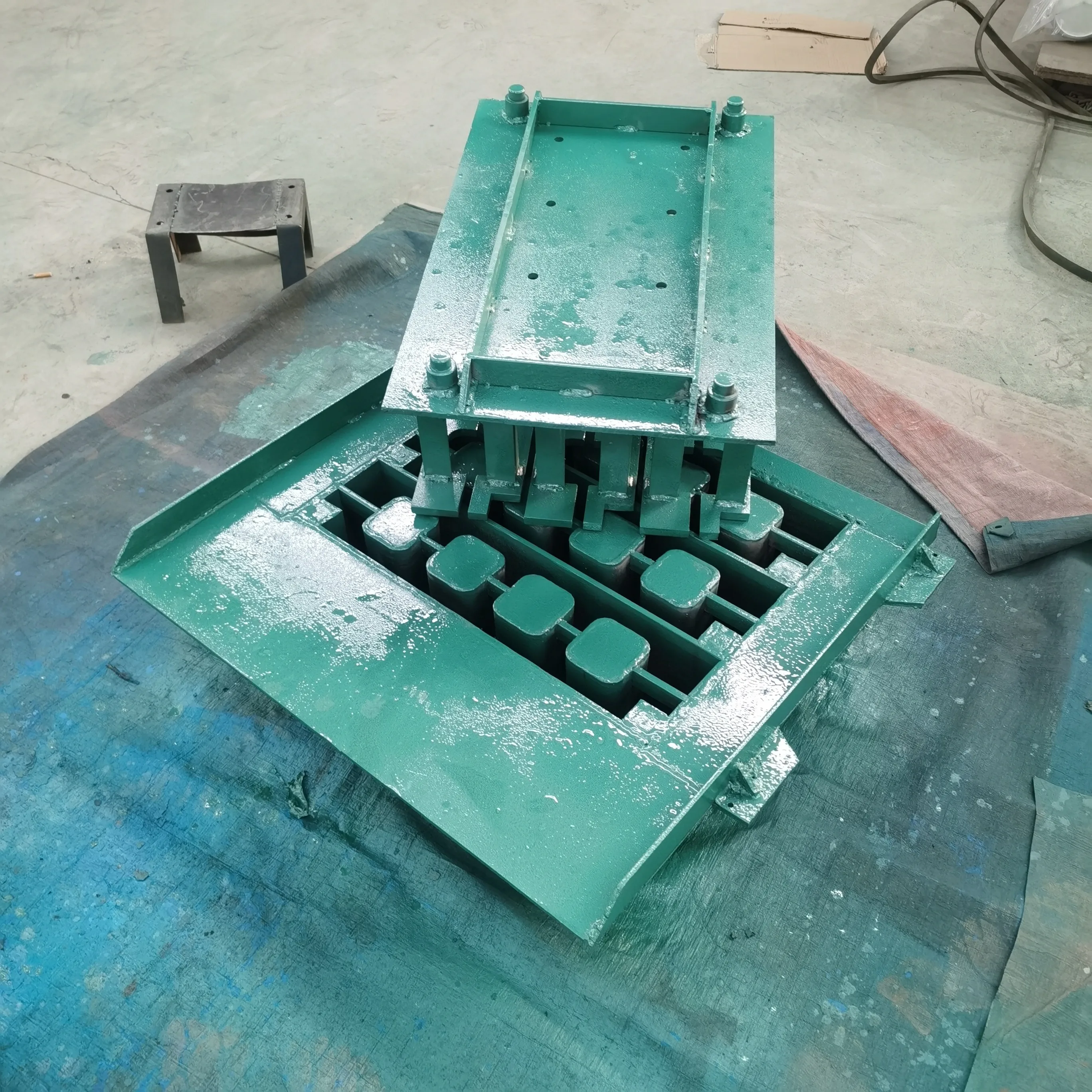 Used Compressed Earth Brick Machine for Hollow Block Making Cement Raw Material with Reliable Engine and Gearbox