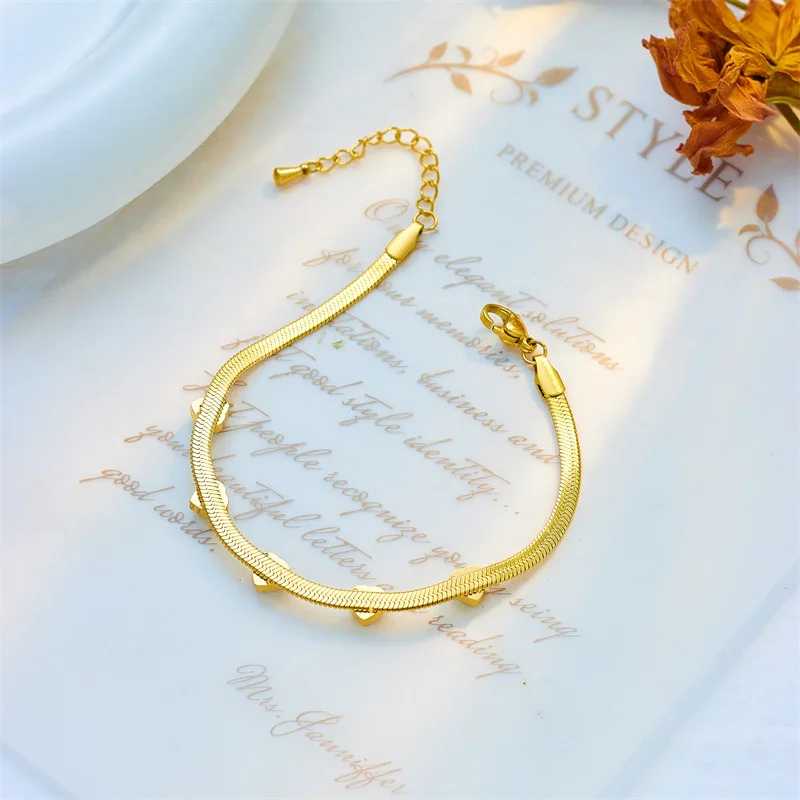 Simple light luxury high sense emerald love zircon accessories snake bone necklace set